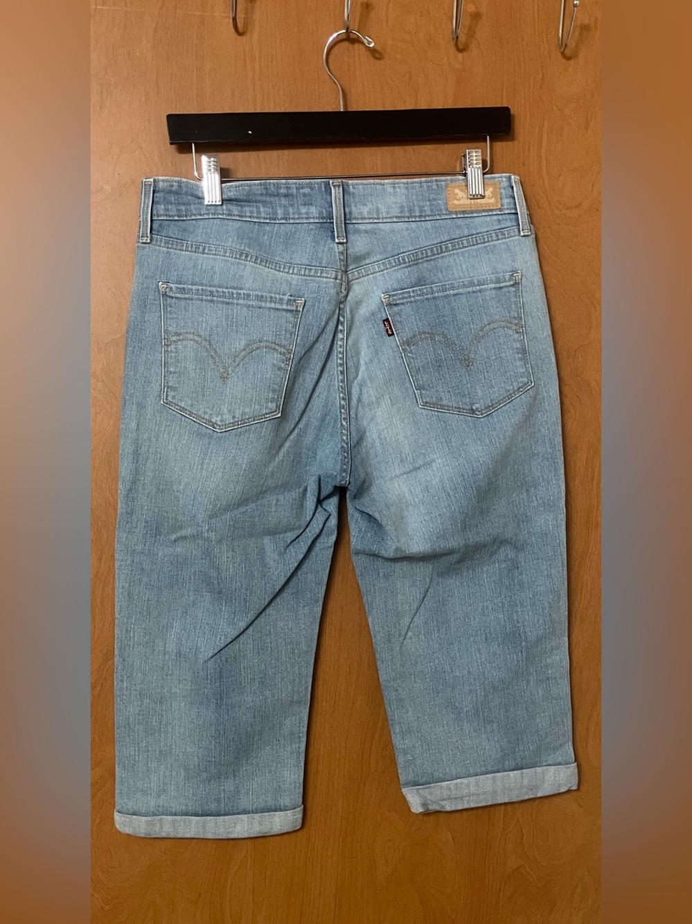 Levi's Women's Light Blue Denim Jean Capri Pants Size 10 - Picture 4 of 10